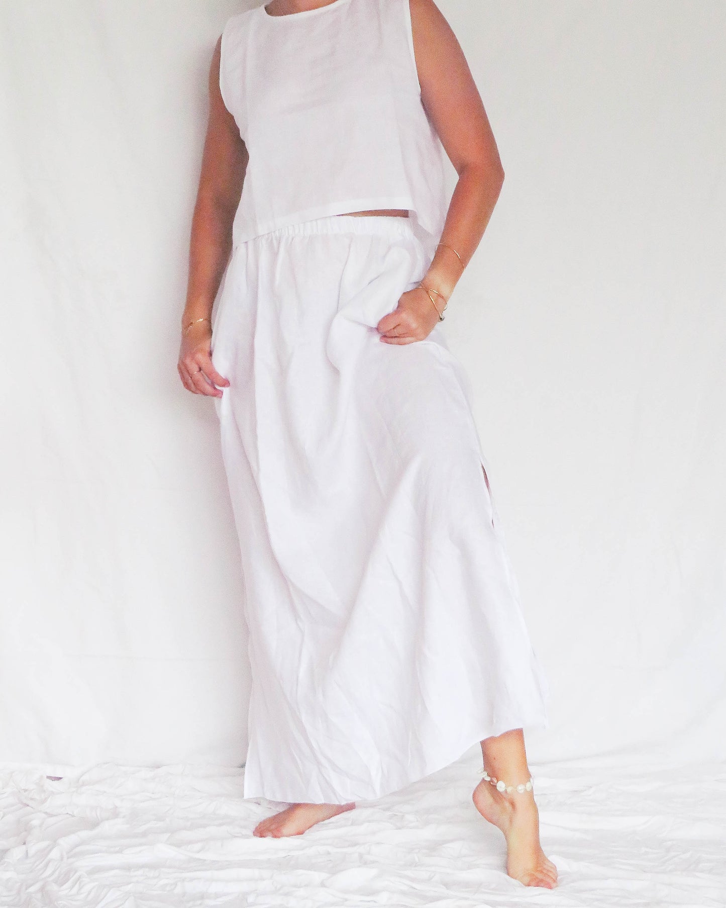 Bu Tiki Bella Linen Cropped Top | Three colors