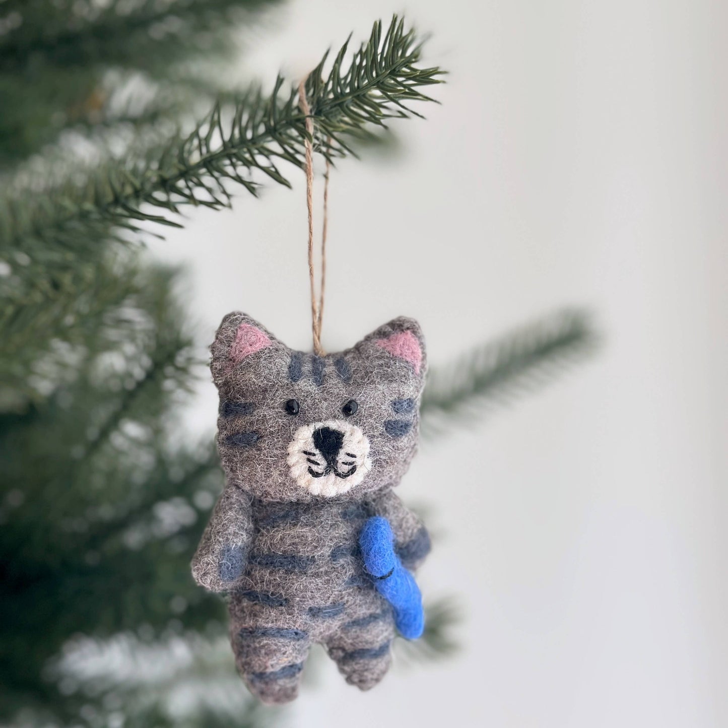 Flat Cat Holding Fish Ornament (Set of 4)