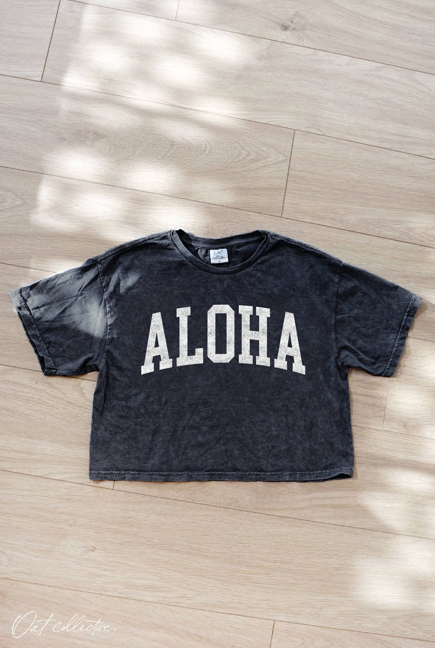 ALOHA Cropped Mineral Graphic Top