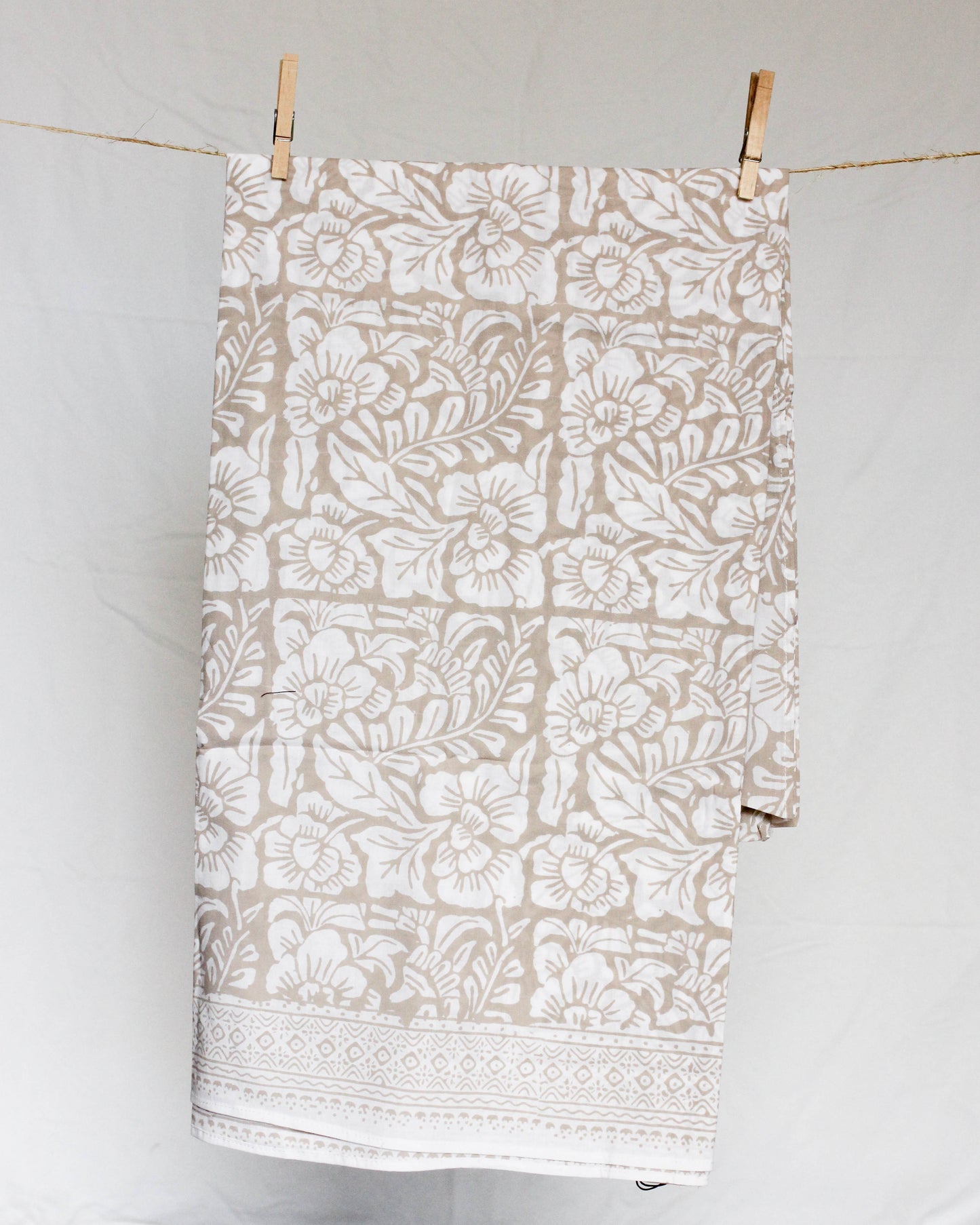 Bu Tiki Cotton Tablecloth | Hibiscus Pattern