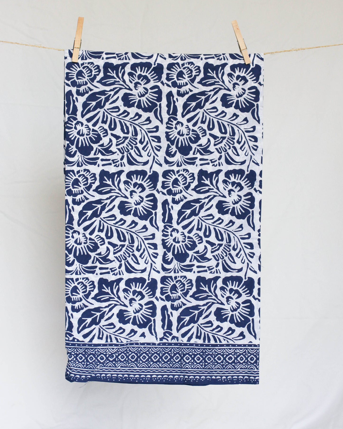 Bu Tiki Cotton Tablecloth | Hibiscus Pattern