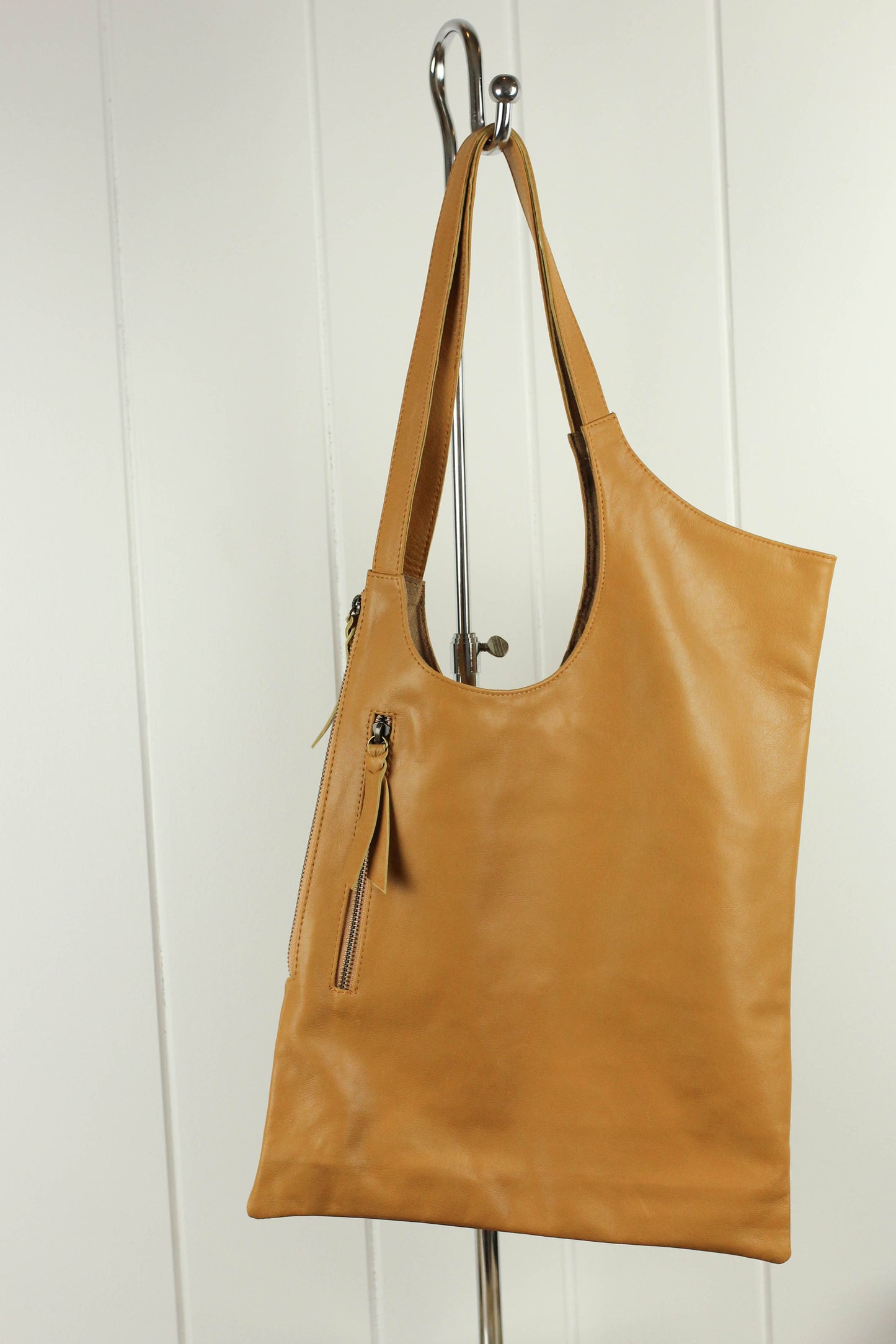 Lokahi | The One Shoulder Leather Bag