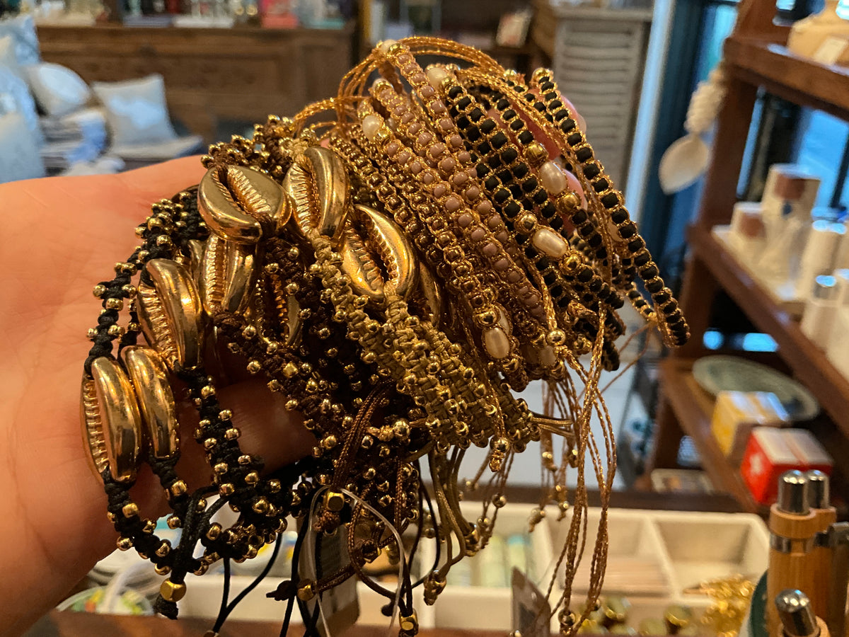 Cowrie/ Pearl Assorted Bracelet
