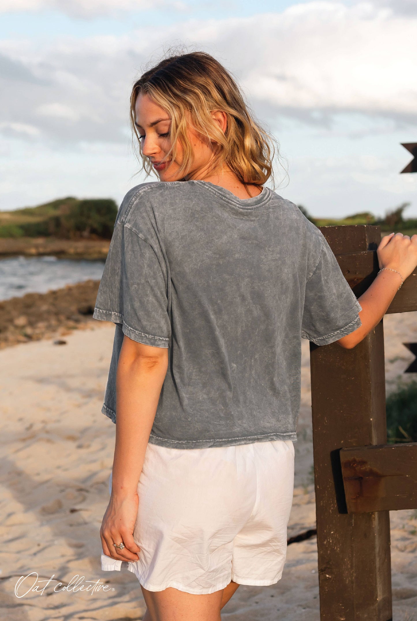 ALOHA Cropped Mineral Graphic Top