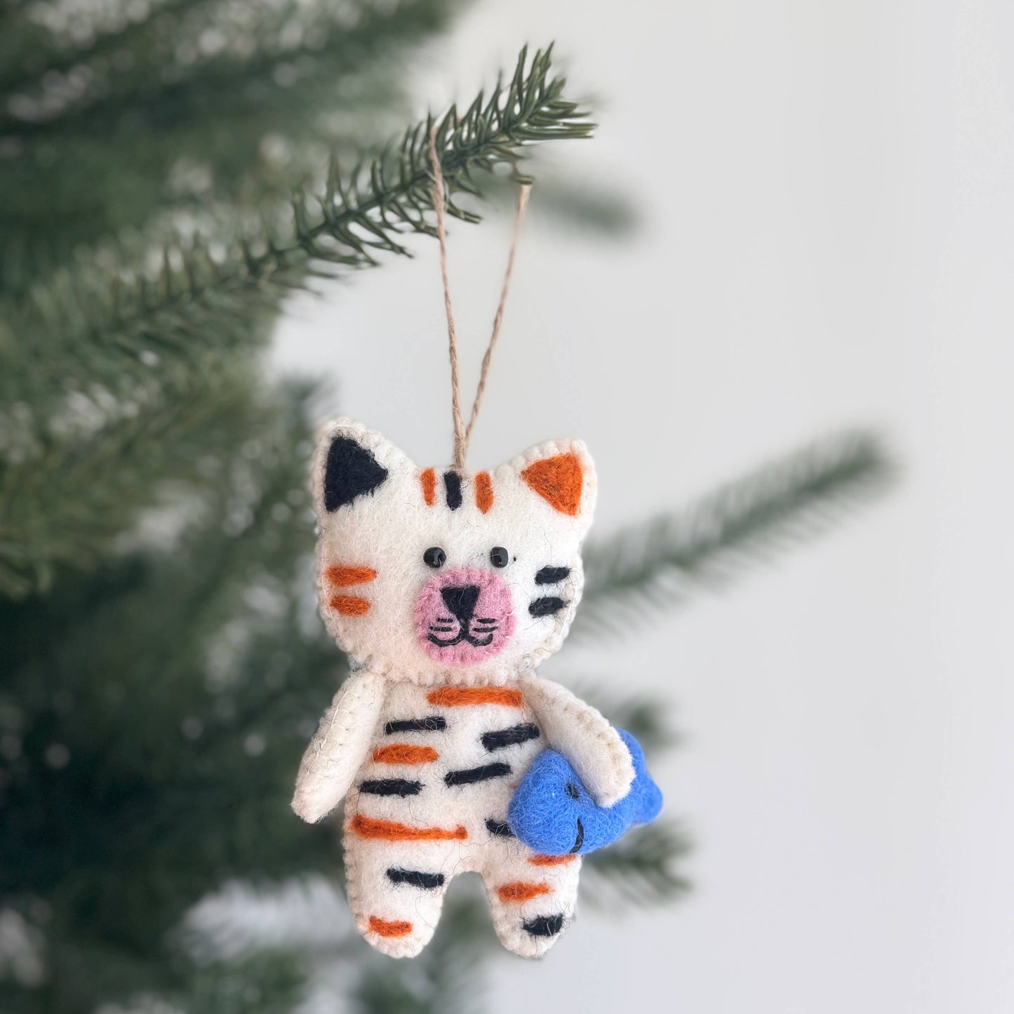 Flat Cat Holding Fish Ornament (Set of 4)