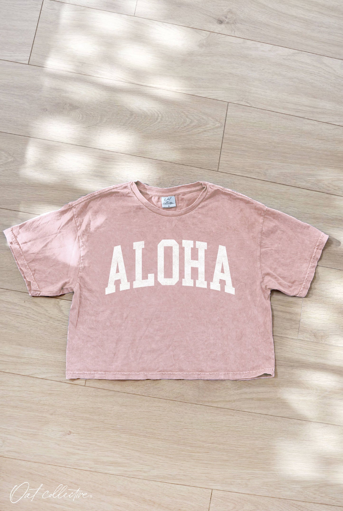 ALOHA Cropped Mineral Graphic Top