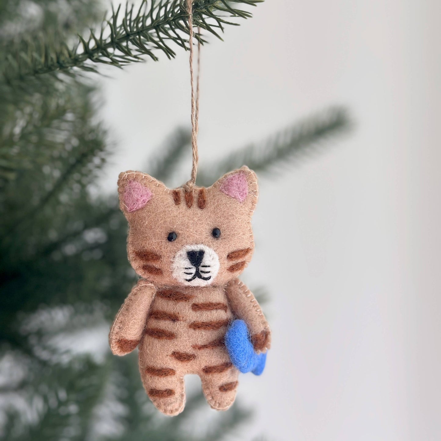 Flat Cat Holding Fish Ornament (Set of 4)