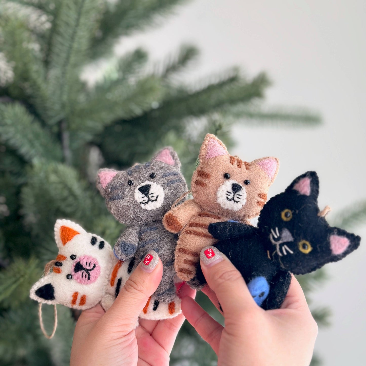 Flat Cat Holding Fish Ornament (Set of 4)